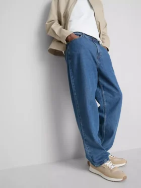 Jeans mit mittlerer Leibhöhe und lockerer Passform