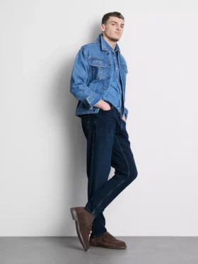 Jeans mit mittlerer Leibhöhe und schmaler Passform Jeans mit mittlerer Leibhöhe und schmaler Passform