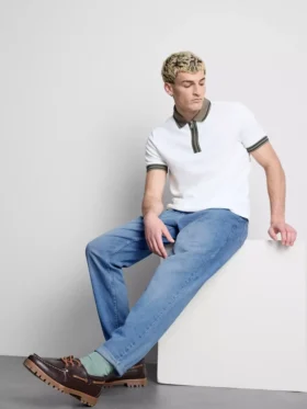 Jeans mit mittlerer Leibhöhe und schmaler Passform Jeans mit mittlerer Leibhöhe und schmaler Passform