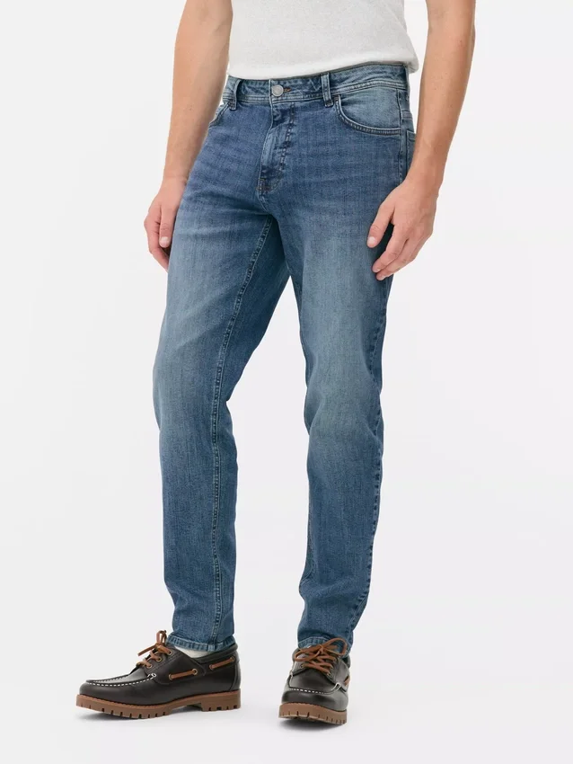 Jeans mit mittlerer Leibhöhe und schmaler Passform Jeans mit mittlerer Leibhöhe und schmaler Passform