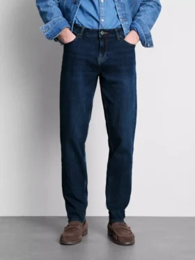 Jeans mit mittlerer Leibhöhe und schmaler Passform Jeans mit mittlerer Leibhöhe und schmaler Passform