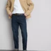 Jeans mit mittlerer Leibhöhe und schmaler Passform Jeans mit mittlerer Leibhöhe und schmaler Passform