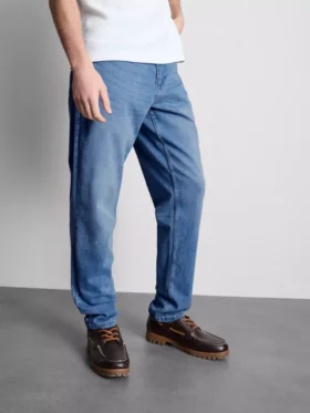Jeans mit mittlerer Leibhöhe und schmaler Passform Jeans mit mittlerer Leibhöhe und schmaler Passform