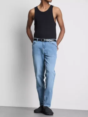 Jeans mit mittlerer Leibhöhe und schmaler Passform Jeans mit mittlerer Leibhöhe und schmaler Passform