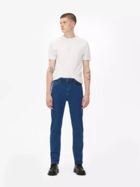 Jeans mit mittlerer Leibhöhe und schmaler Passform Jeans mit mittlerer Leibhöhe und schmaler Passform