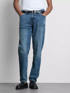 Jeans mit mittlerer Leibhöhe und schmaler Passform Jeans mit mittlerer Leibhöhe und schmaler Passform