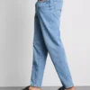 Jeans mit mittlerer Leibhöhe und schmaler Passform Jeans mit mittlerer Leibhöhe und schmaler Passform