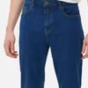 Jeans mit mittlerer Leibhöhe und schmaler Passform Jeans mit mittlerer Leibhöhe und schmaler Passform