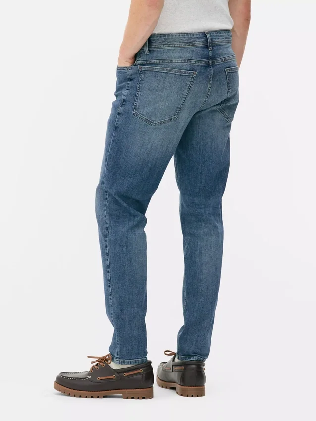 Jeans mit mittlerer Leibhöhe und schmaler Passform Jeans mit mittlerer Leibhöhe und schmaler Passform