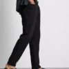 Jeans mit mittlerer Leibhöhe und schmaler Passform Jeans mit mittlerer Leibhöhe und schmaler Passform