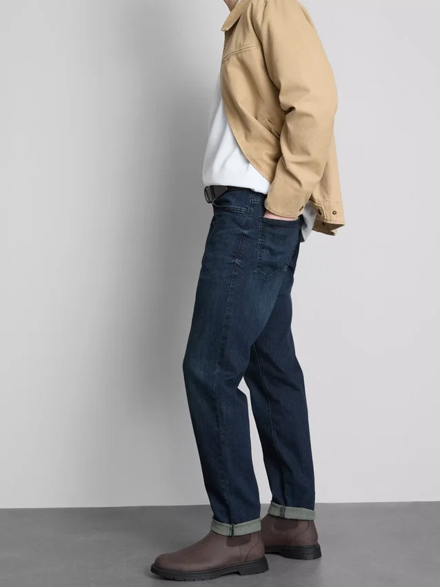 Jeans mit mittlerer Leibhöhe und schmaler Passform Jeans mit mittlerer Leibhöhe und schmaler Passform