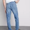 Jeans mit mittlerer Leibhöhe und schmaler Passform Jeans mit mittlerer Leibhöhe und schmaler Passform