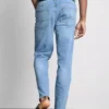 Jeans mit mittlerer Leibhöhe und schmaler Passform Jeans mit mittlerer Leibhöhe und schmaler Passform