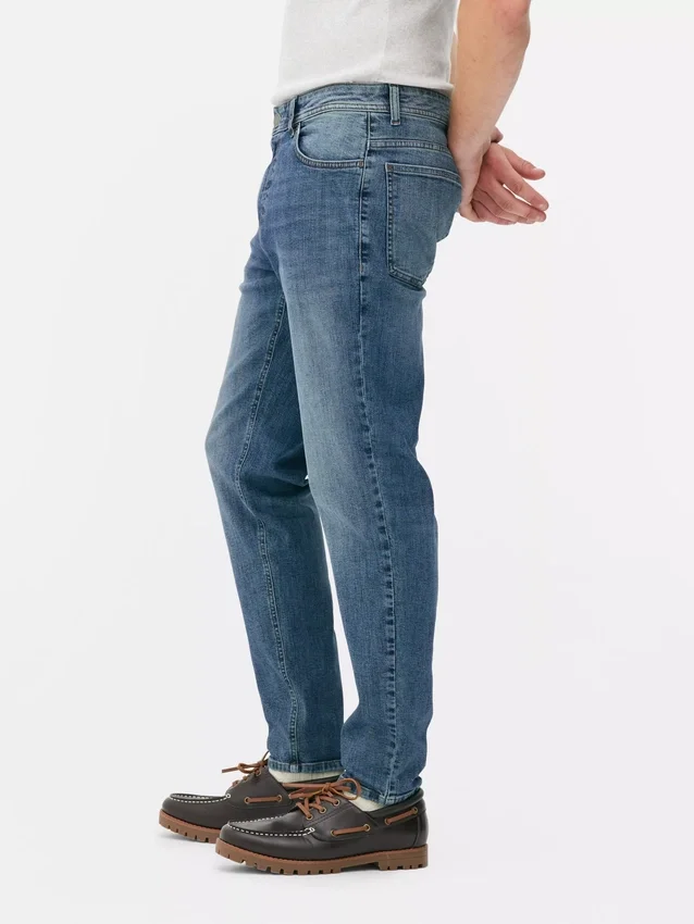 Jeans mit mittlerer Leibhöhe und schmaler Passform Jeans mit mittlerer Leibhöhe und schmaler Passform
