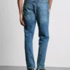 Jeans mit mittlerer Leibhöhe und schmaler Passform Jeans mit mittlerer Leibhöhe und schmaler Passform