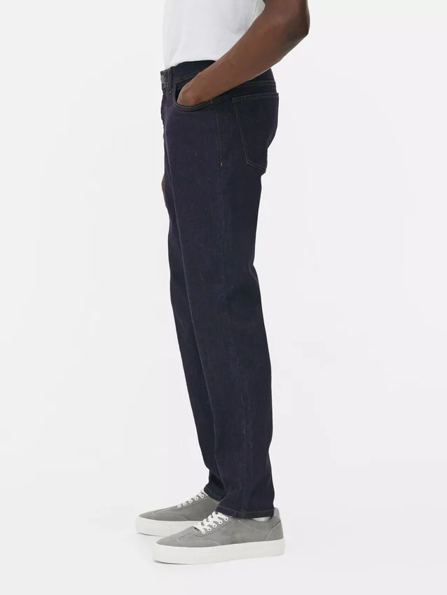 Jeans mit mittlerer Leibhöhe und schmaler Passform Jeans mit mittlerer Leibhöhe und schmaler Passform