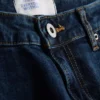 Jeans mit mittlerer Leibhöhe und schmaler Passform Jeans mit mittlerer Leibhöhe und schmaler Passform