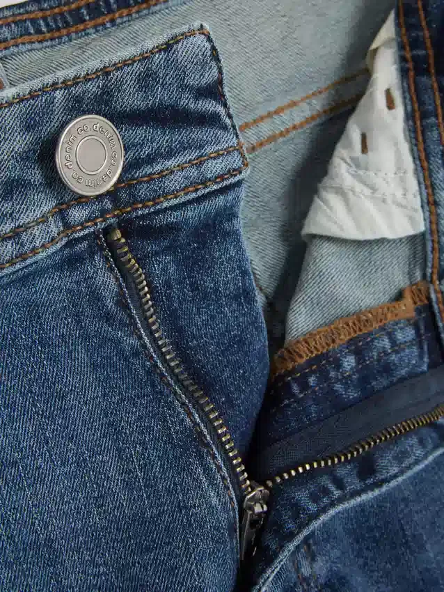 Jeans mit mittlerer Leibhöhe und schmaler Passform Jeans mit mittlerer Leibhöhe und schmaler Passform
