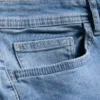 Jeans mit mittlerer Leibhöhe und schmaler Passform Jeans mit mittlerer Leibhöhe und schmaler Passform