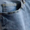 Jeans mit mittlerer Leibhöhe und schmaler Passform Jeans mit mittlerer Leibhöhe und schmaler Passform