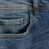 Jeans mit mittlerer Leibhöhe und schmaler Passform Jeans mit mittlerer Leibhöhe und schmaler Passform