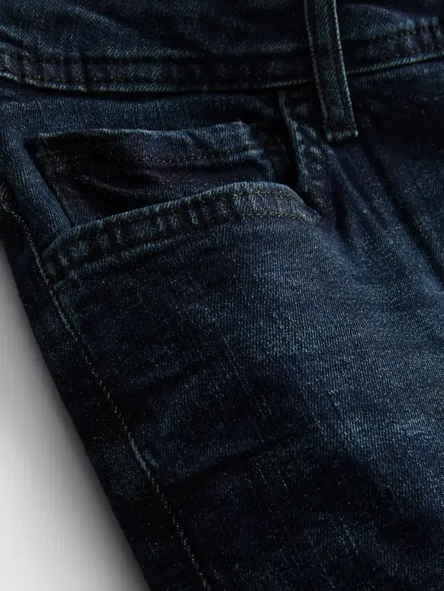 Jeans mit mittlerer Leibhöhe und schmaler Passform Jeans mit mittlerer Leibhöhe und schmaler Passform