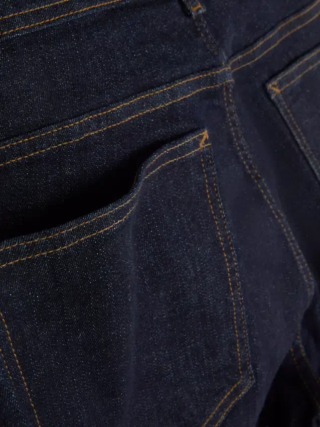 Jeans mit mittlerer Leibhöhe und schmaler Passform Jeans mit mittlerer Leibhöhe und schmaler Passform