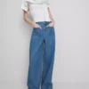 Jeans mit weitem Bein und Taschen vorne Jeans mit weitem Bein und Taschen vorne
