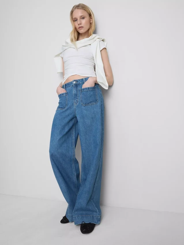 Jeans mit weitem Bein und Taschen vorne Jeans mit weitem Bein und Taschen vorne