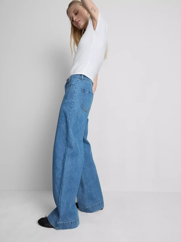 Jeans mit weitem Bein und Taschen vorne Jeans mit weitem Bein und Taschen vorne