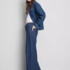 Jeans mit weitem Bein und Taschen vorne Jeans mit weitem Bein und Taschen vorne