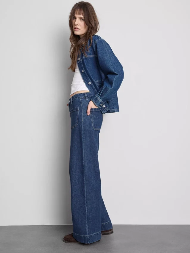 Jeans mit weitem Bein und Taschen vorne Jeans mit weitem Bein und Taschen vorne