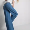 Jeans mit weitem Bein und Taschen vorne Jeans mit weitem Bein und Taschen vorne