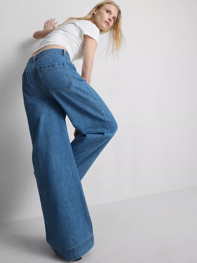 Jeans mit weitem Bein und Taschen vorne Jeans mit weitem Bein und Taschen vorne
