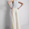 Jeans mit weitem Bein und Taschen vorne Jeans mit weitem Bein und Taschen vorne