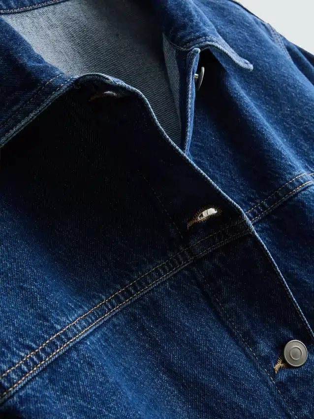 Jeansjacke aus Baumwolle mit aufgesetzten Taschen Jeansjacke aus Baumwolle mit aufgesetzten Taschen