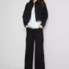 Jeansjacke aus Baumwolle mit aufgesetzten Taschen Jeansjacke aus Baumwolle mit aufgesetzten Taschen