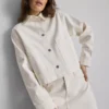 Jeansjacke aus Baumwolle mit aufgesetzten Taschen Jeansjacke aus Baumwolle mit aufgesetzten Taschen