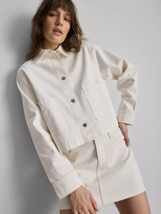Jeansjacke aus Baumwolle mit aufgesetzten Taschen Jeansjacke aus Baumwolle mit aufgesetzten Taschen