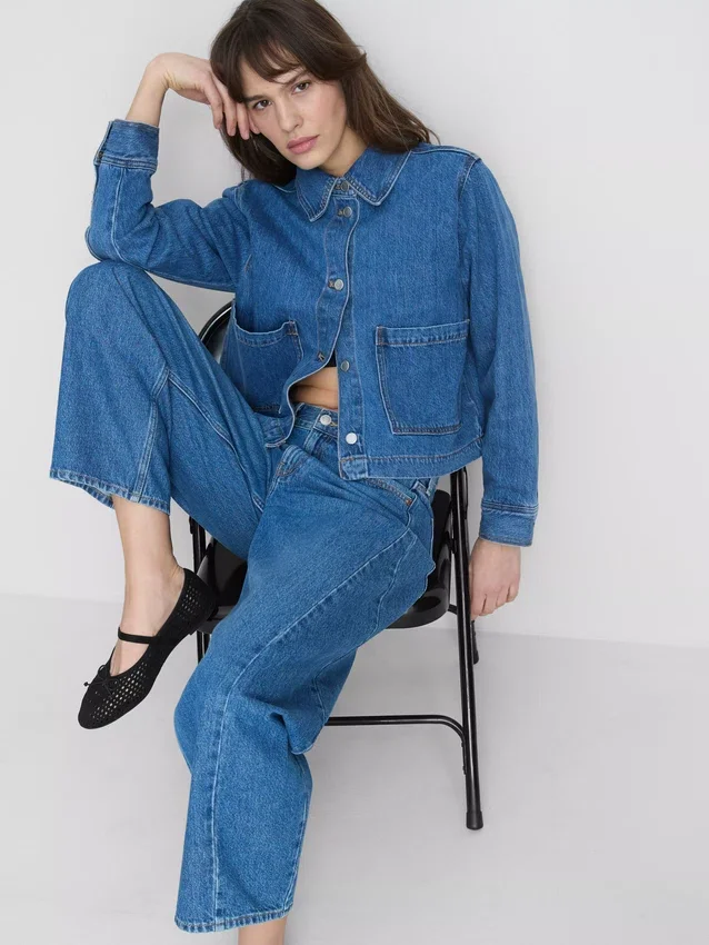 Jeansjacke aus Baumwolle mit aufgesetzten Taschen Jeansjacke aus Baumwolle mit aufgesetzten Taschen