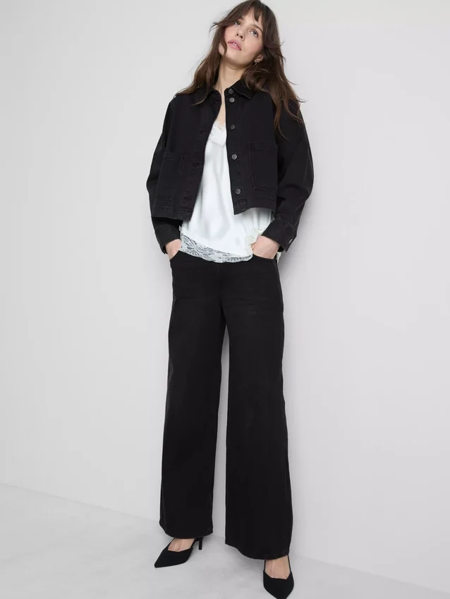 Jeansjacke aus Baumwolle mit aufgesetzten Taschen Jeansjacke aus Baumwolle mit aufgesetzten Taschen