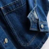 Jeansjacke aus Baumwolle mit aufgesetzten Taschen Jeansjacke aus Baumwolle mit aufgesetzten Taschen