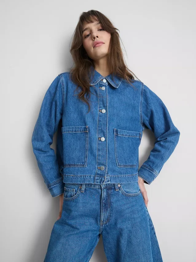 Jeansjacke aus Baumwolle mit aufgesetzten Taschen Jeansjacke aus Baumwolle mit aufgesetzten Taschen