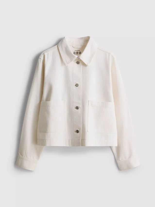 Jeansjacke aus Baumwolle mit aufgesetzten Taschen Jeansjacke aus Baumwolle mit aufgesetzten Taschen