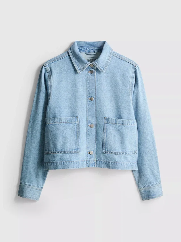 Jeansjacke aus Baumwolle mit aufgesetzten Taschen Jeansjacke aus Baumwolle mit aufgesetzten Taschen