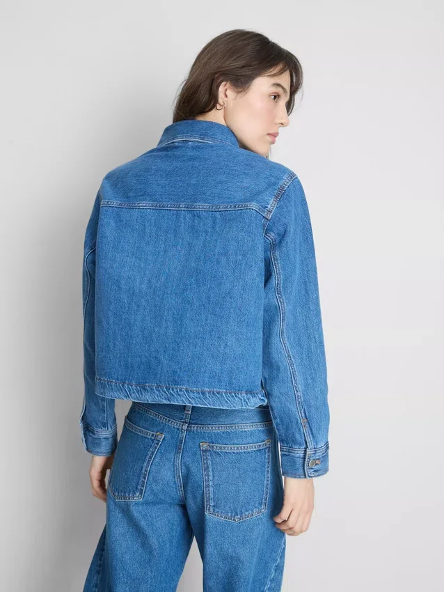 Jeansjacke aus Baumwolle mit aufgesetzten Taschen Jeansjacke aus Baumwolle mit aufgesetzten Taschen