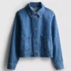 Jeansjacke aus Baumwolle mit aufgesetzten Taschen Jeansjacke aus Baumwolle mit aufgesetzten Taschen