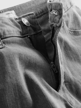 Jeansshorts in gerader Passform