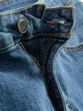 Jeansshorts in gerader Passform