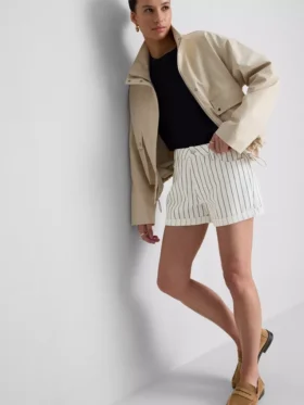 Jeansshorts mit mittlerer Leibhöhe und Umschlag